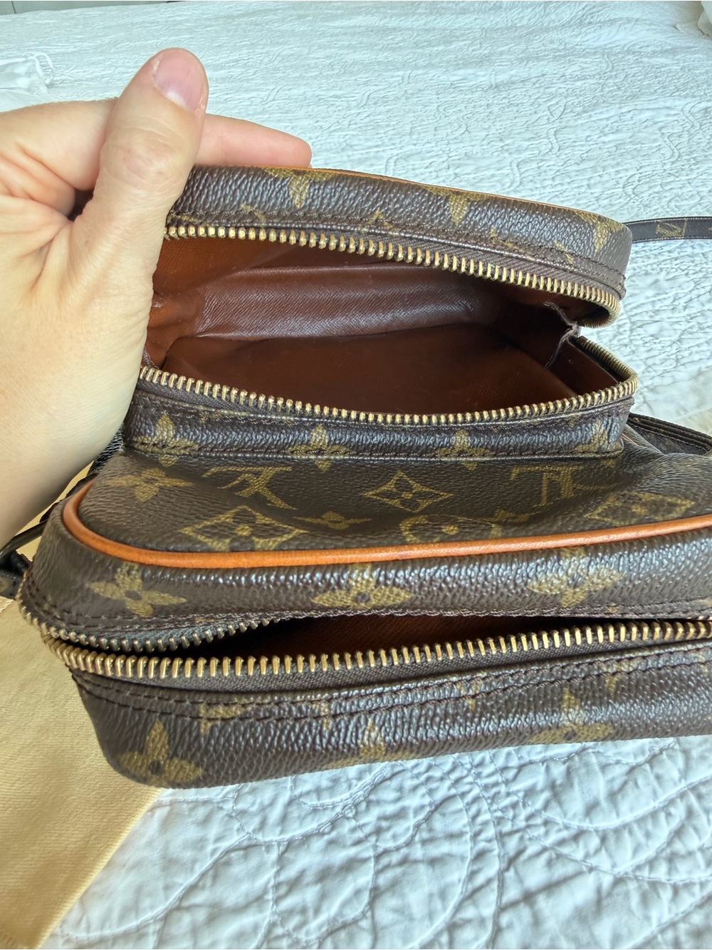 Louis Vuitton Vintage Amazone Monogram Canvas Messenger Bag - Picture 4 of 12